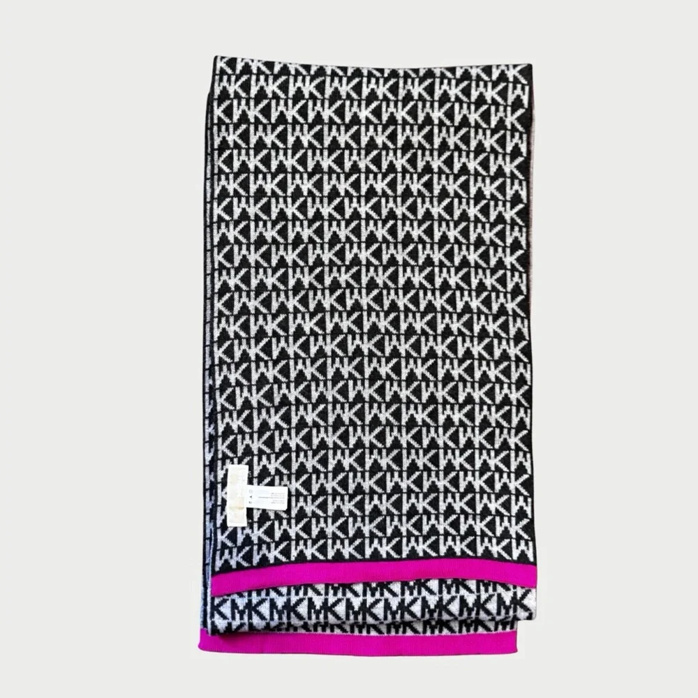 Michael Kors Scarf - Picture 3 of 6